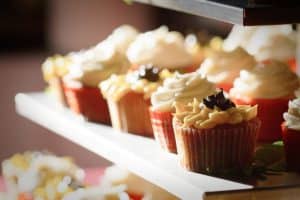 WI-Wedding-SunflowerHill-Country-Chic-Cupcakes-Sunflowers